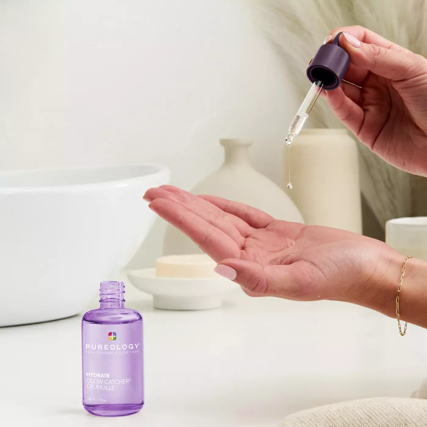 Hydrate Glow Catcher: Hydrating Hair Oil for Frizz Control & Shine